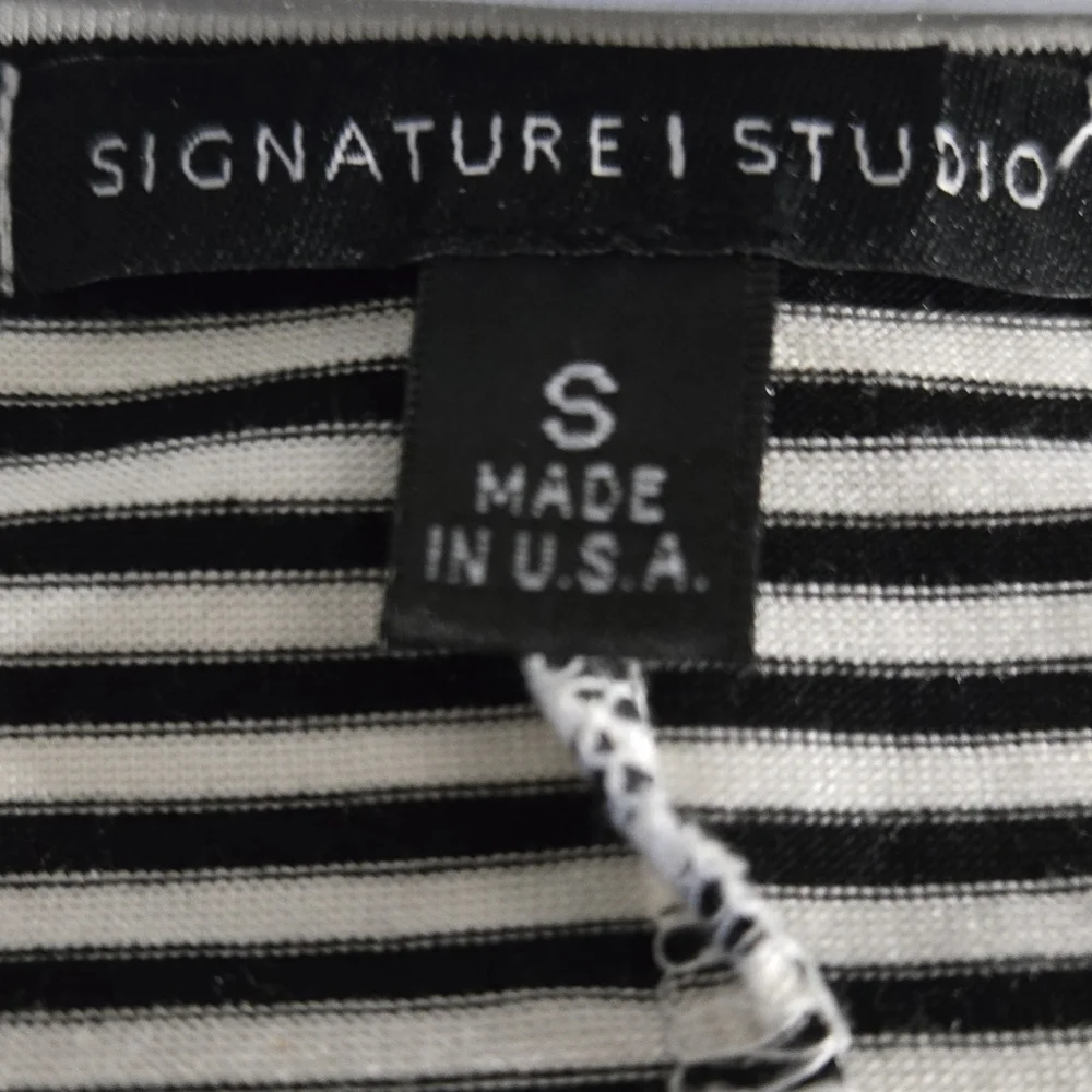 Signature Studio Top Sz Small Nwt Long Black & Ivory Stripe Cap Sleeve - Picture 2 of 7